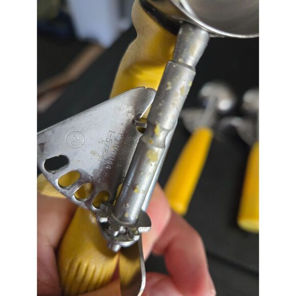 #20 Serving Disher Ice Cream Scoops Choice Lot of 4 Work Great - Picture 8 of 10